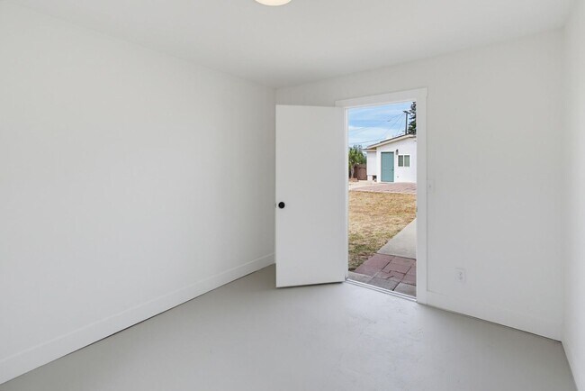 Building Photo - 2710 Chaffee St