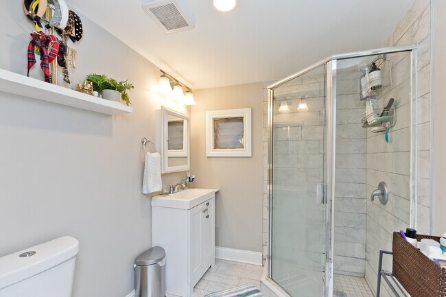 Building Photo - 2451 W Haddon Ave