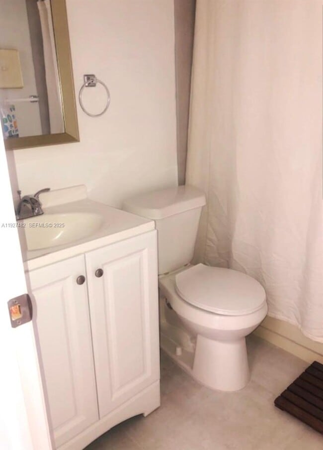 Building Photo - 920 SW 7th Ave