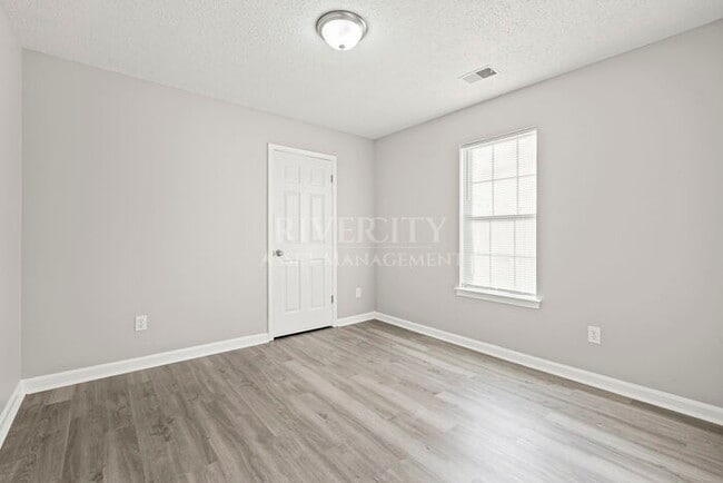 Building Photo - A MUST SEE IN SOUTHEAST MEMPHIS!!!! SECTION 8 WELCOMED !!!!!