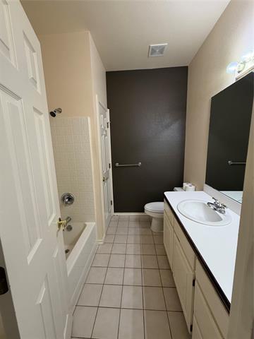Building Photo - 2108 Lakeforest Dr