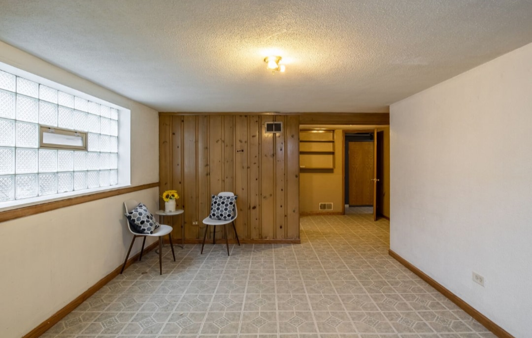 Building Photo - 243 Custer Ave