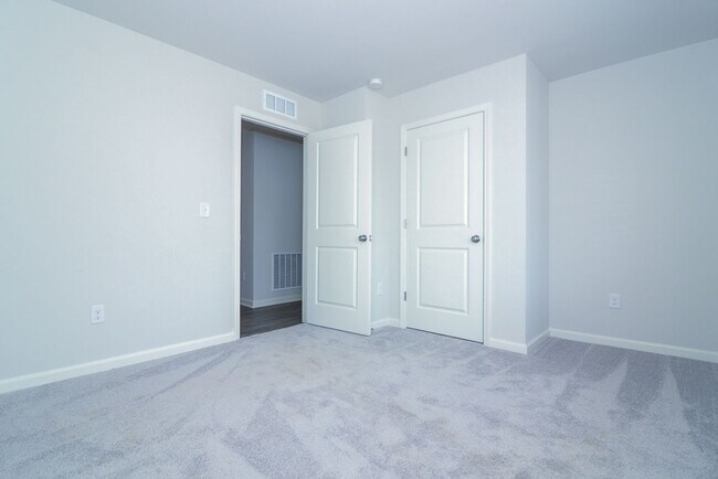 Building Photo - 132 Elegance Wy