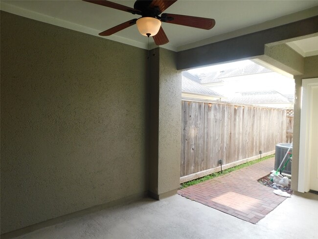 Building Photo - 4333 Lake Run Dr