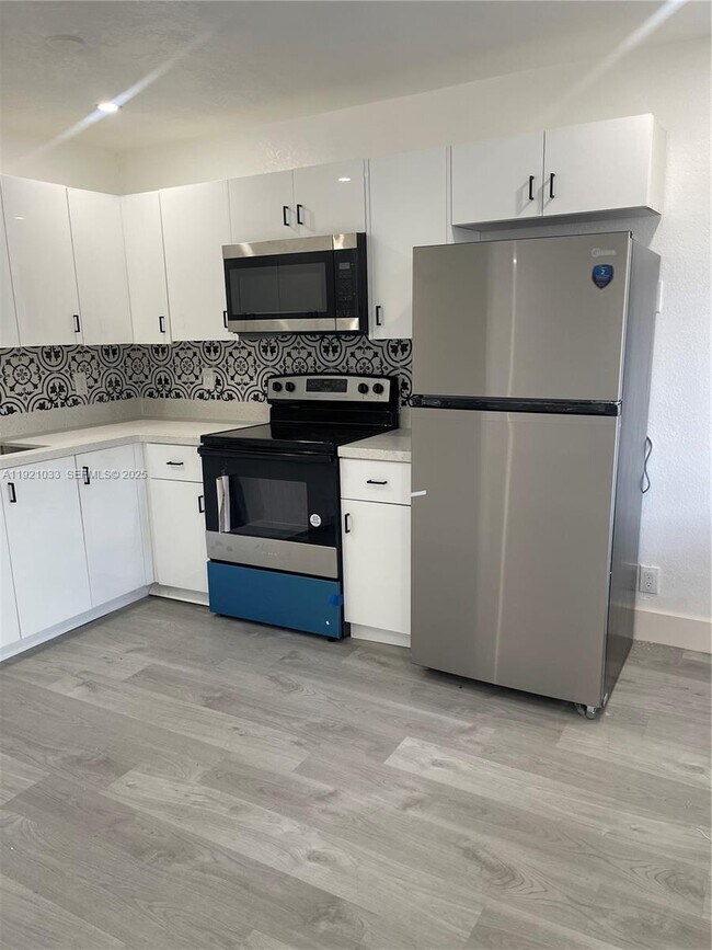 Primary Photo - 880 NW 8th Ave