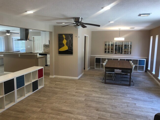 Building Photo - 25610 Spring Ridge Dr
