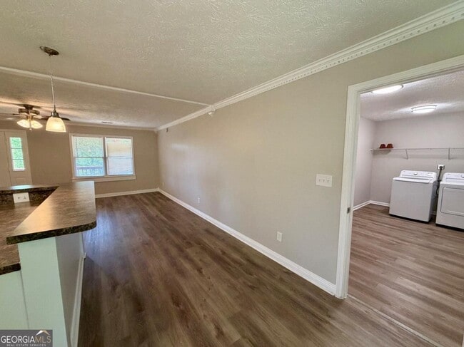 Building Photo - 285 Lakeshore Dr
