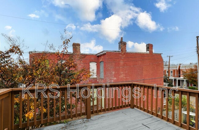 Building Photo - 228 N 32nd St
