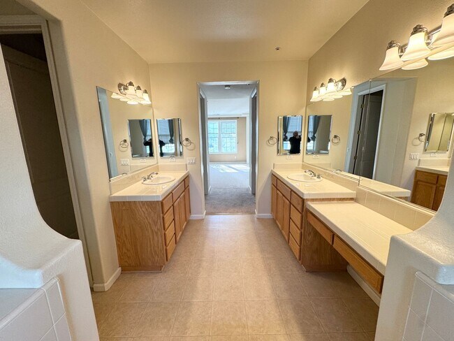 Building Photo - Perfect Shape Dublin Ranch Village Propert...