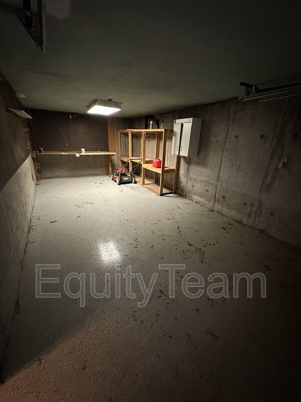 Building Photo - 5106 Chantilly Dr