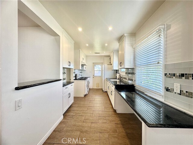 Building Photo - 1527 Lancewood Ave