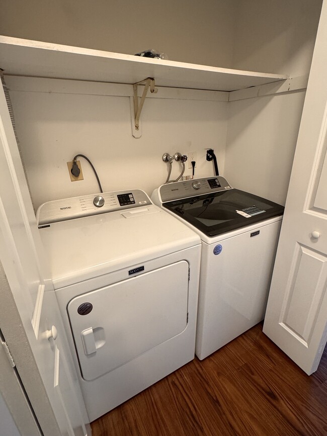 Building Photo - 18 Triangle St