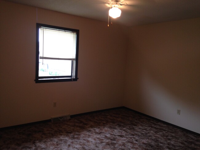 Building Photo - 4609 W Millbrook Dr