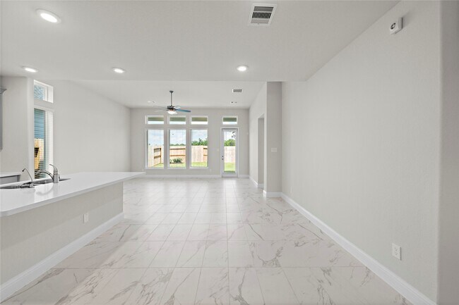 Building Photo - 1718 Forest Mist Dr