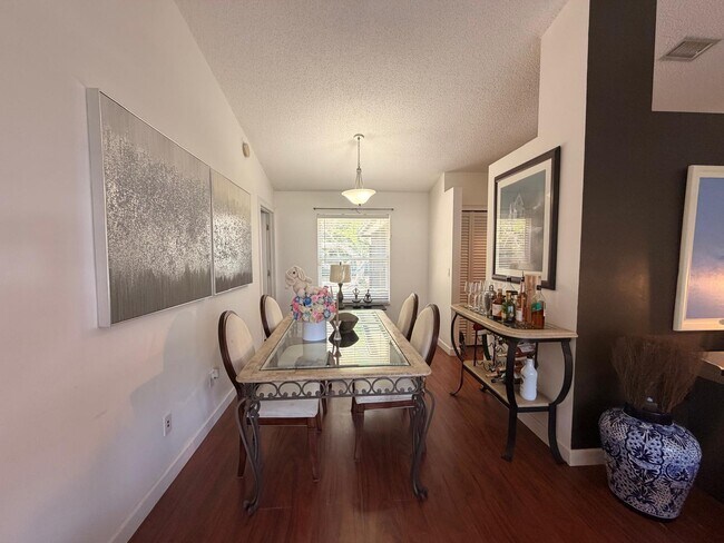 Building Photo - 1902 SW Aladdin St