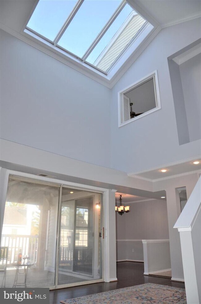 Building Photo - 3311 Lakeside View Dr