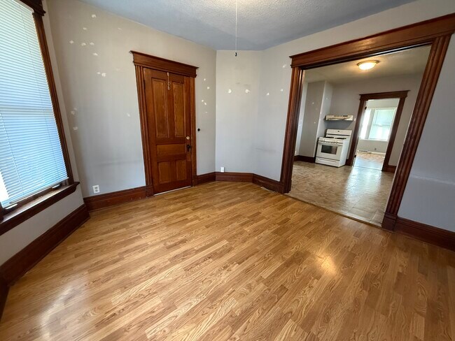 Building Photo - 2566 Hoard St
