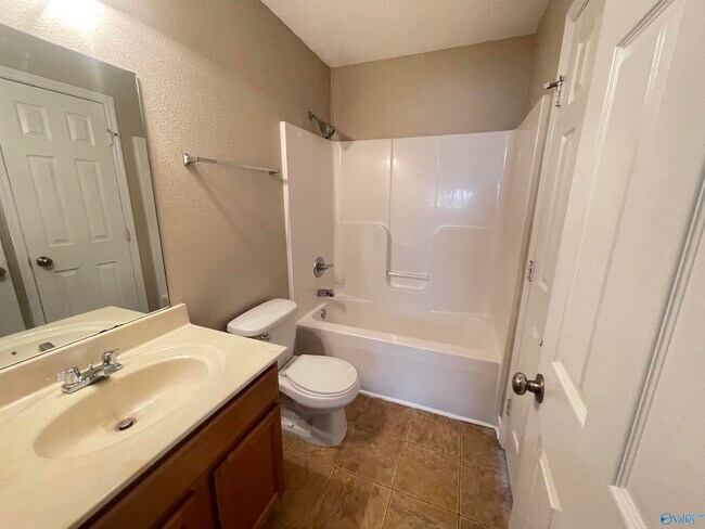 Building Photo - 3061 Castlecreek Dr SW
