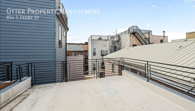 Building Photo - 854 S Front St