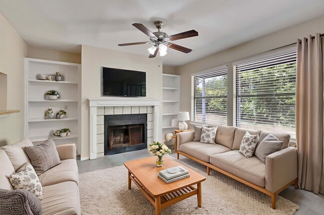 Building Photo - 2905 W Slaughter Ln