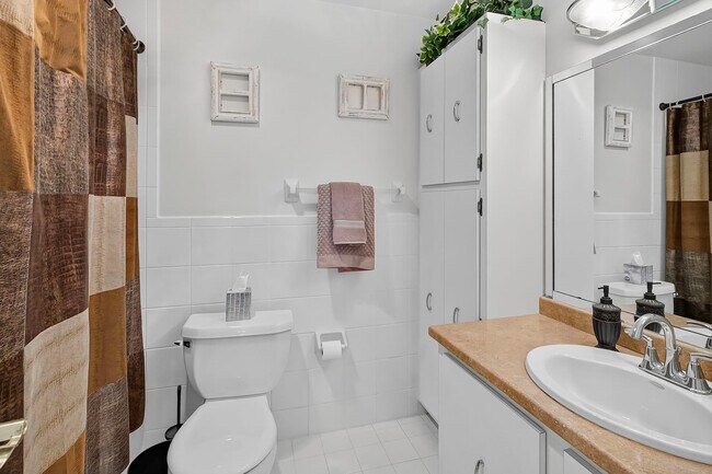 Building Photo - 13765 Flora Pl