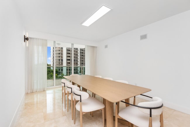 Building Photo - 20201 E Country Club Dr