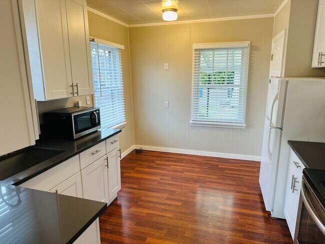 Building Photo - Charming Downtown Vancouver Bungalow