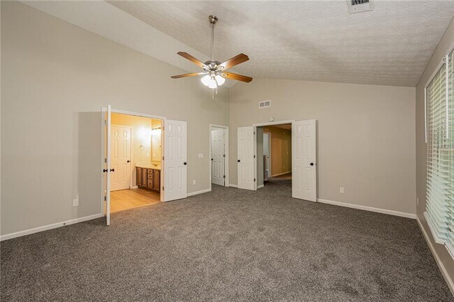 Building Photo - 745 Mountain Oaks Pkwy