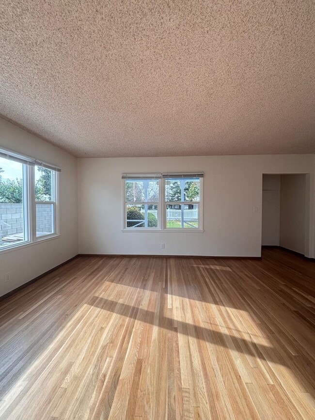 Building Photo - 12147 Hallwood Dr