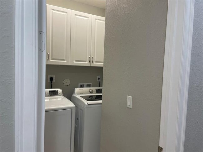 Building Photo - 10845 NW 74th Dr