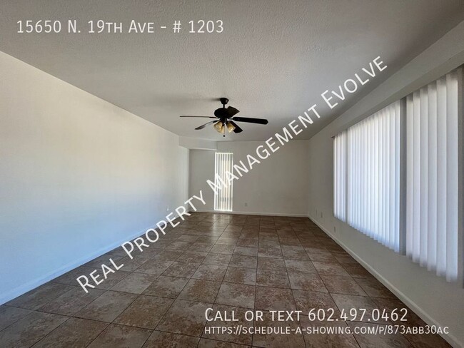 Building Photo - Phoenix Townhome is Move-in Ready! MOVE-IN...