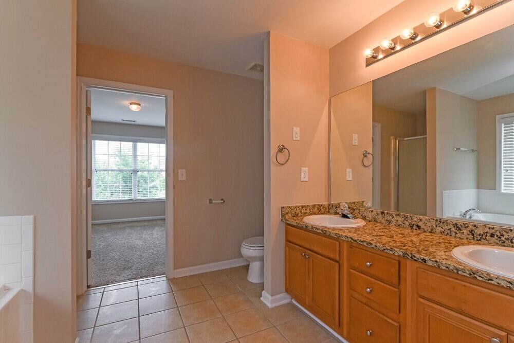 Building Photo - 917 Southfork Dr