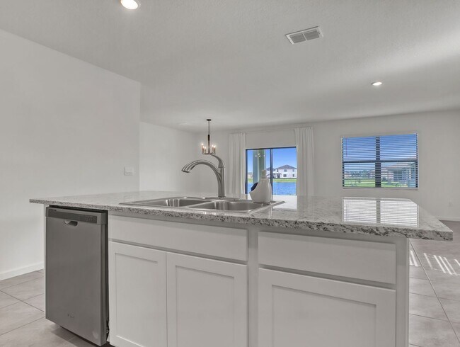 Building Photo - 7508 Tourmaline Dr