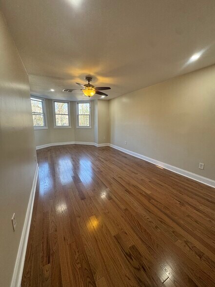 Building Photo - 5166 Parkside ave