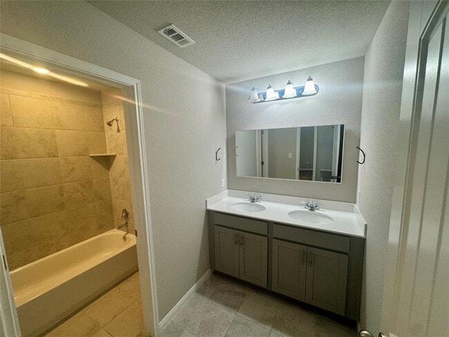 Building Photo - 112 Buckthorn Dr