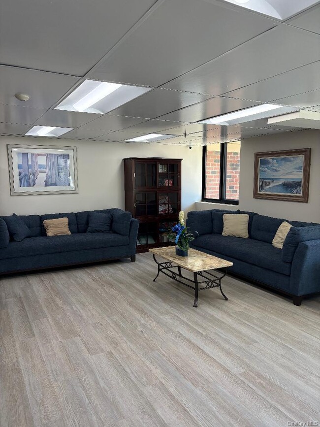 Building Photo - 750 W Broadway