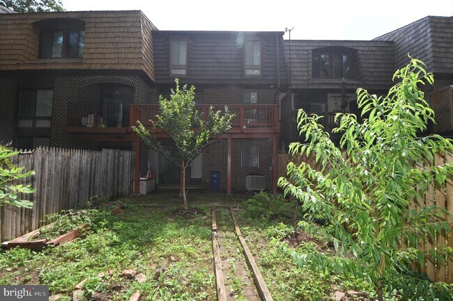 Building Photo - 8147 Inverness Ridge Rd
