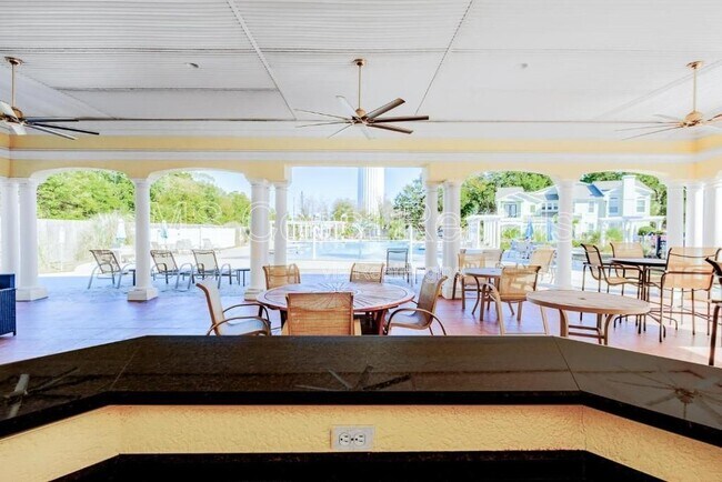 Building Photo - 2252 Beach Dr