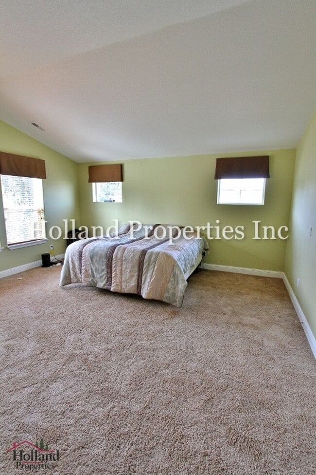 Building Photo - 5502 NE Lagos Ct