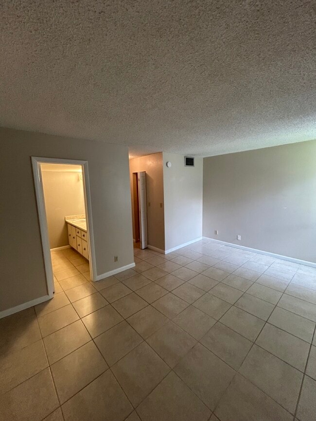 Building Photo - 7173 Orange Dr