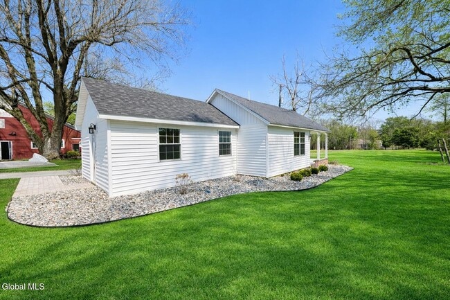 Building Photo - 675 Mac Elroy Rd