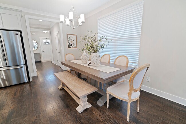 Building Photo - 2509A Solon Dr