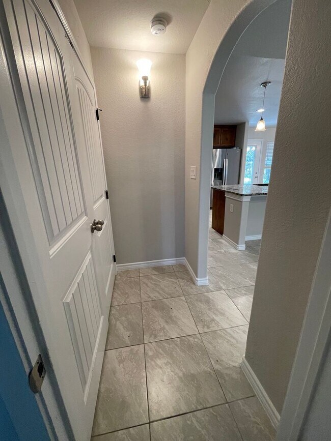 Building Photo - NEW ON MARKET