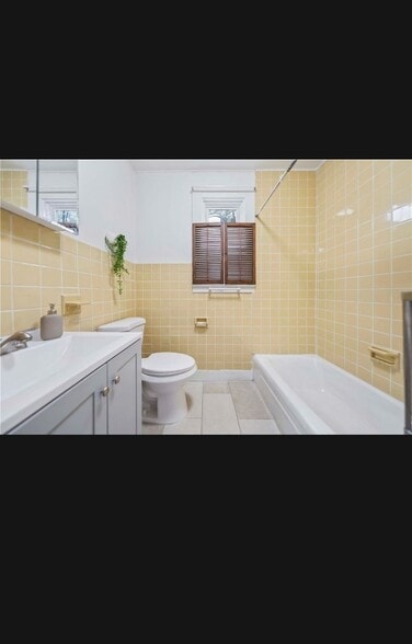 Building Photo - 375 Clay Ave