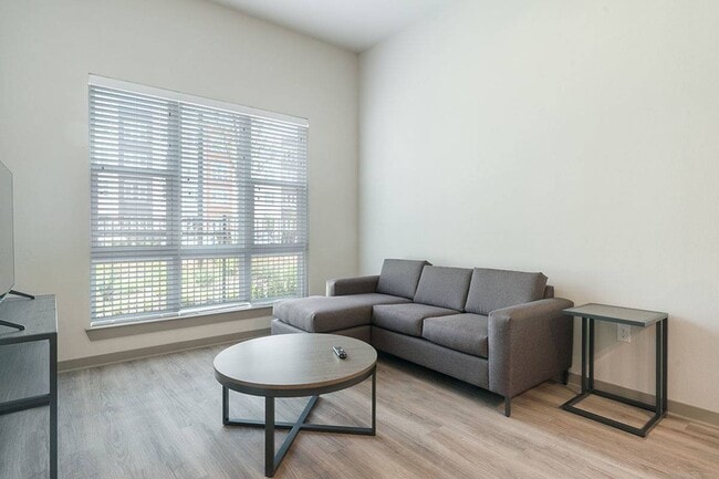 Juno Deluxe Plus 2x2 Living - Northside Apartments
