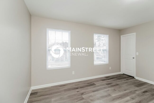 Building Photo - 3 Bedroom Pet-Friendly Home in Charlotte, NC with Main Street Renewal