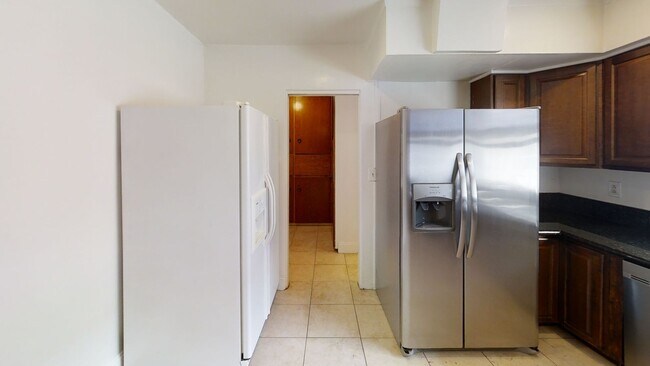 Building Photo - Nice Patio, Private Yard on Mary Lane! (Le...
