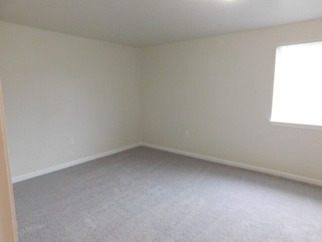 Building Photo - 3Bd/2.5Ba Two Story House - Available Soon!