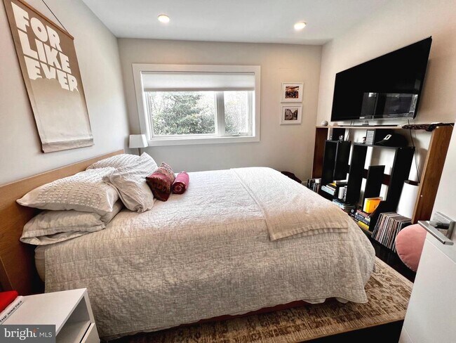 Building Photo - 1331 K St SE