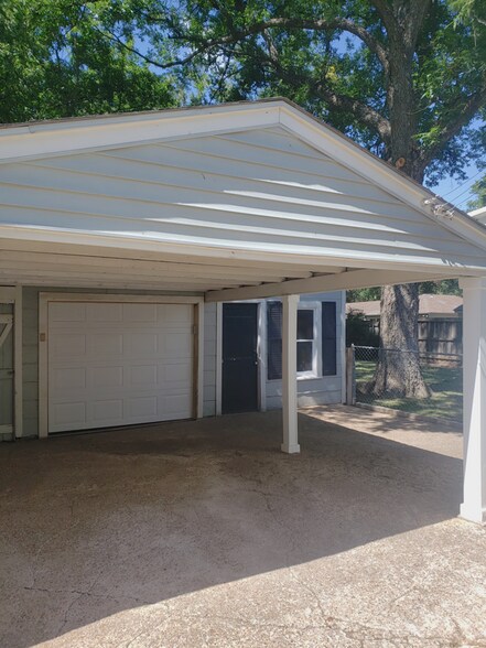 Building Photo - 2410 Clarinda Ave